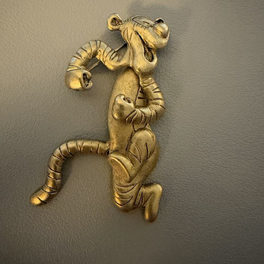 Vintage Tigger Dangle Pin Brooch - Disney Winnie The Pooh